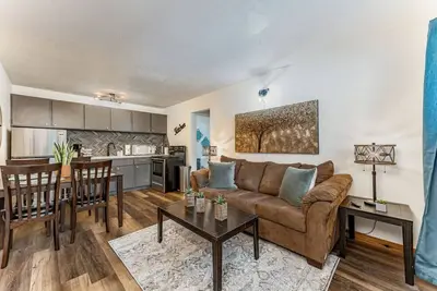 Image de Stylish Stay Near Downtown Wichita + Free Parking