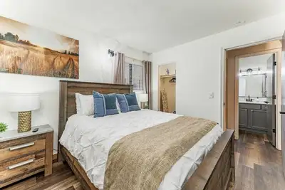 Image de Sleeps 20+ with 10 Beds | Central | Parking + Wifi