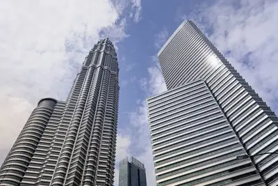 Image de 5-min walk to Klcc! Spacious condo with skyline views Chill & Work-ready