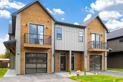 Image de New 3br/3ba Condo Steps from Flathead Lake