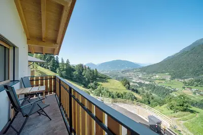 Image de Ferme 'Mutspitze' avec vue sur les montagnes, jardin partagé et Wi-Fi