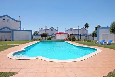 Image de Villa « Alto do Perogil Pool » avec vue sur la montagne, Wi-Fi et climatisation