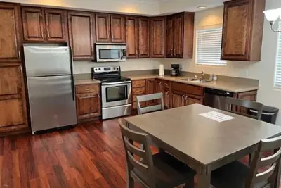 Convenient Golf Course Condo!