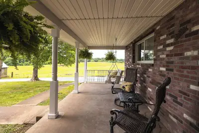 Image de Charming farmhouse on a beautiful horse ranch-Shawnee Hills Wine Trail