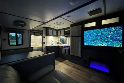 Image de Rv in Downtown Palmer, Close to Everything, Fiber-Fed WiFi