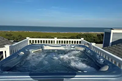 Image de Luxury Lbi Retreat 4br, 4. 5 Ba ocean and bay views, hot tub, elevator. Sleeps 12