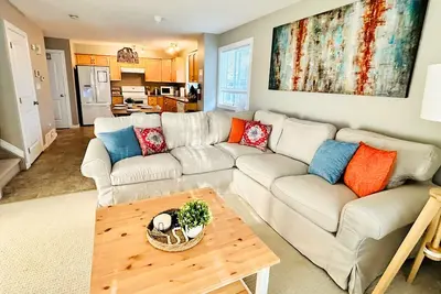 Image de Entire House Spacious 5-Bedroom - Near Expo, Commonwealth Stadium & Rogers Place