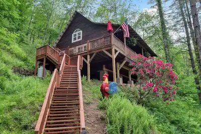 Image de Riverfront log cabin in Crumpler-- On the New River
