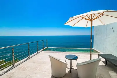 Image de Black Rose Cliff Villa • Zonte