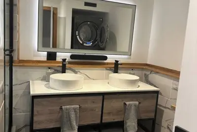 Image de Cozy Chalet 2 min drive to Okemo Base and Downtown, and 5 min to Jackson Gore.