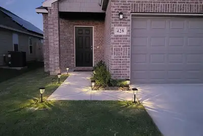 Image de Spacious 4-bedroom house, in charming Everman. The house is less than a year old