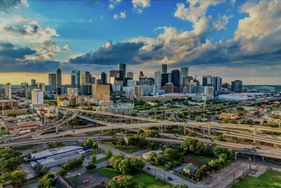 Image de Charming Home Mins To Hospital, Uofh, Astros, Rockets, Airport