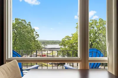Image de Lake Views, On-Site Marina, Two Queen Suite