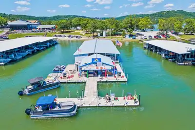 Image de King Suite w/ Lakeview | Swim-Up Bar & Marina Access, Tiki Bar & Pet Friendly!