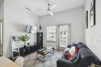 Image de Modern 1br near Tpc Golf | Free Parking & Wifi