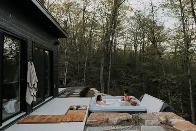 Image de Forest Refuge |  Fire • HotTub • Tremblant 15 min