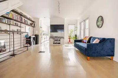 Image de Spacious, artful 4-bedroom house in Brooklyn with lush backyard, parking, A/C