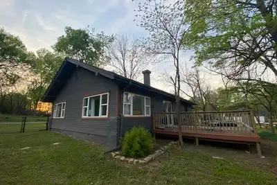 Image de Monkey Island Escape sleeps 8, surrounded by nature with views of Grand Lake.