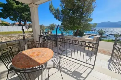 Image de Appartement d'une chambre avec la terrasse et la vue sur le mer Viganj, Peljesac (A-24522-b)