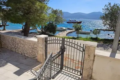 Image de Appartement d'une chambre avec la terrasse et la vue sur le mer Viganj, Peljesac (A-24522-d)