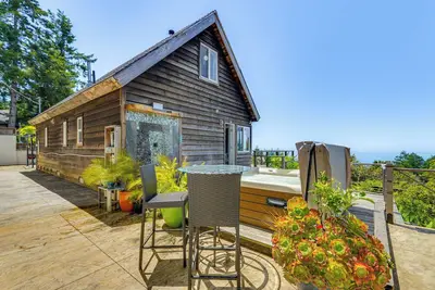 Image de 1 Mi to Black Sands Beach: Dreamy Coastal Cottage