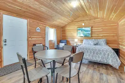 Cabin 2 Mi to White River: Great for Anglers!