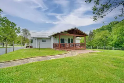 Image de Hike, Fish & More: Home on 5 Acres in Crossville!