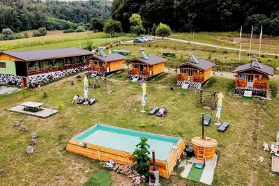 Image de 4-bedroom campground in Prod, WiFi, Ac. Happy camping forfamilies, pets, riding.
