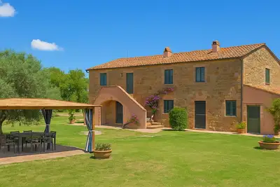 Image de Bouganville Della Vivaldina, Suvereto