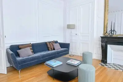 Image de Parisian chic 2 bedroom apartment in 9th arrondissement