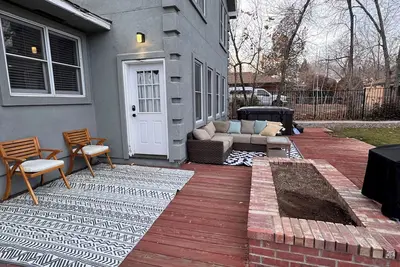 Image de Spacious 6-bedroom house on the golf course with a new hot tub / spacious sauna.