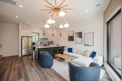 Image de New Townhome with Turf Rooftop and Games in Heart of Wilmington! Unit A