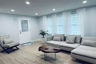 Image de Charming retreat in  Camillus completely renovated