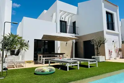 Modern, tasteful villa, 7 minutes from the Mediterranean beach, near Alicante