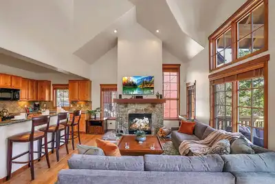 Image de Timberline Lodge @ Tamarack Resort | Modern Ski In/Out | Pet Ok | Hot Tub
