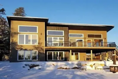 Image de L’Éveil des sens-Chalet chic et rustique au bord d’un lac