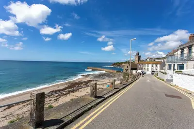 Image de Perfectly located to enjoy breathtaking sea views of Porthleven beach & harbour