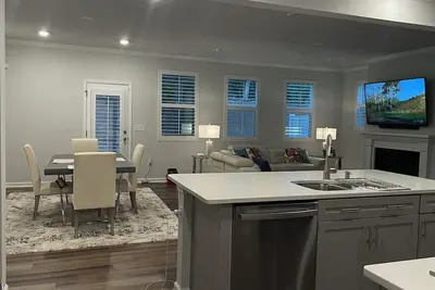 Image de Luxury Charming 2-bedroom townhome with WiFi and Ac in Pleasant Pittsboro