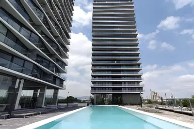 Image de Urbania Pha Torre 100 by Del Mar