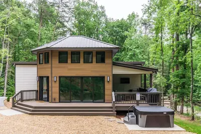 Image de New Listing! The Porter Retreat - 35 Acres, Hot Tub, Fire Pit