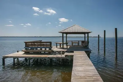 Image de Bay House - Pier - Pet Friendly - Gulf Access - 4 Bedrooms/2 baths - Sleeps 12