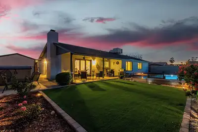 Image de Private Oasis in Glendale-Near Spring Training/Pool/Firepit/Games