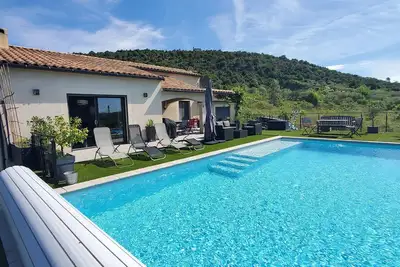 Image de Villa RÉCENTE-3 Ch-Grande PIÈCE De Vie-Piscine Xl-Terrasses-A 5 Minutes Des Vans