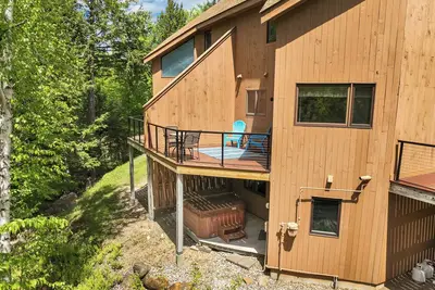 Image de Spacious 3-Bed Mt. Chalet with Attitash Views & Private Hot Tub