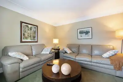 Image de 3 minute walk to nature trail