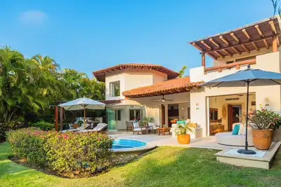 Image de An exquisite 2 level 4 bed villa