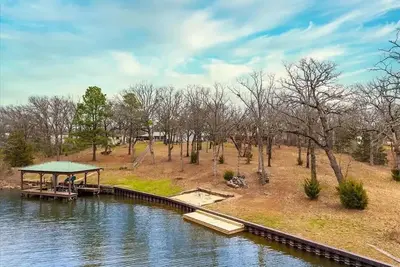 Image de Charming Lake Fork waterfront 3-bedroom house with boat dock