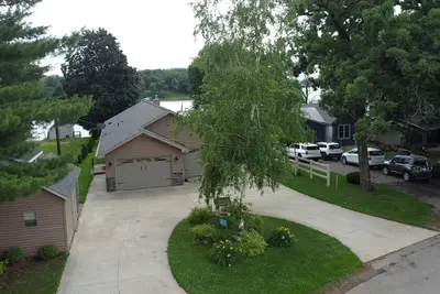 Image de Charming 4-bedroom Lake Front Home in quaint Markesan.
