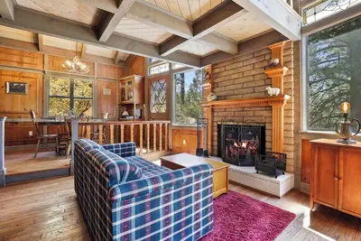 Image de Unique Mountainside Cabin + Elevated View/Deck + Grill/Blackstone + Peace/Quiet
