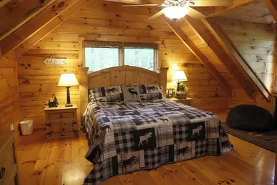 Image de Charming 3-bedroom cabin with WiFi, Ac ten mins from downtown Blue Ridge